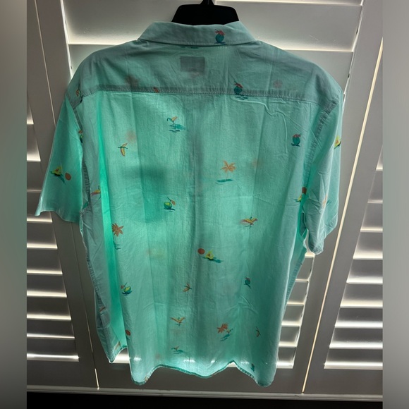 Billabong summer shirt - Picture 2 of 3